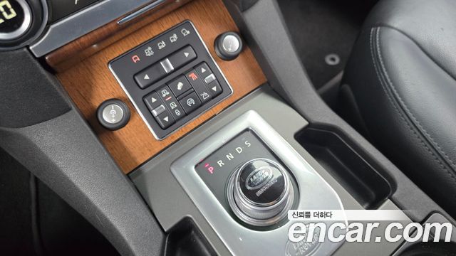 Land Rover Discovery 2016 — photo 9