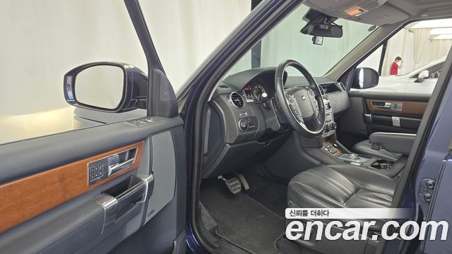 Land Rover Discovery 2016 — photo 10