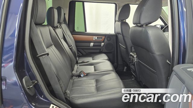 Land Rover Discovery 2016 — photo 11