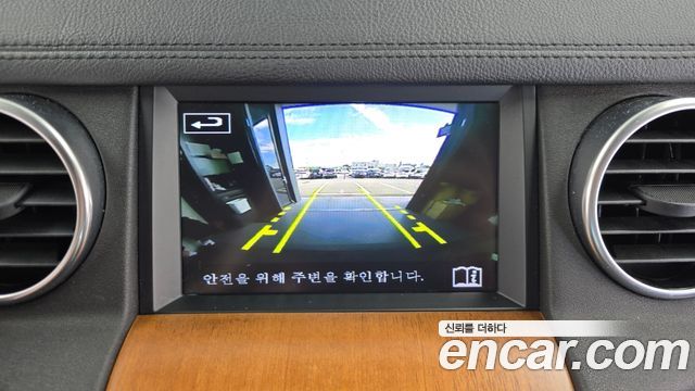 Land Rover Discovery 2016 — photo 14