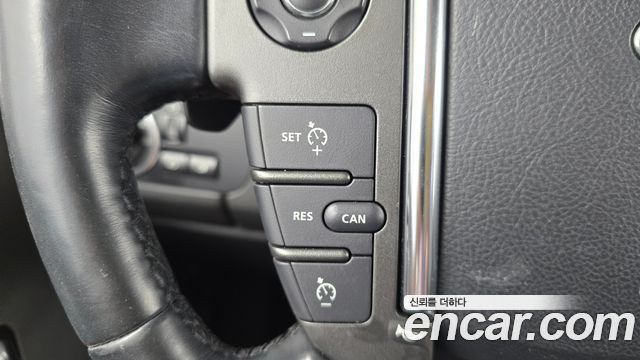 Land Rover Discovery 2016 — photo 16
