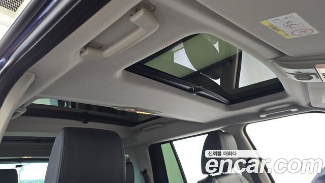 Land Rover Discovery 2016 — photo 17