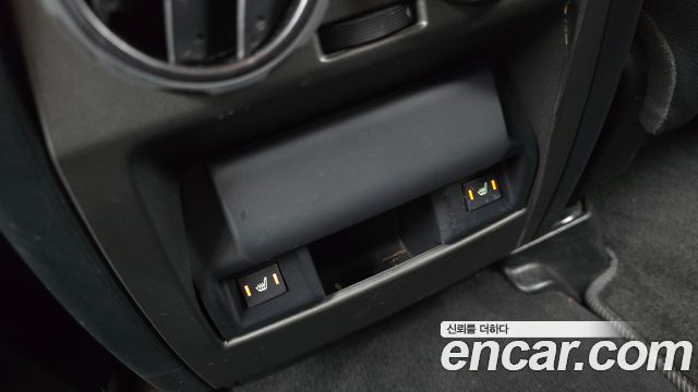 Land Rover Discovery 2016 — photo 18
