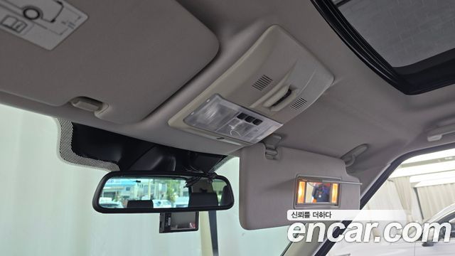 Land Rover Discovery 2016 — photo 19