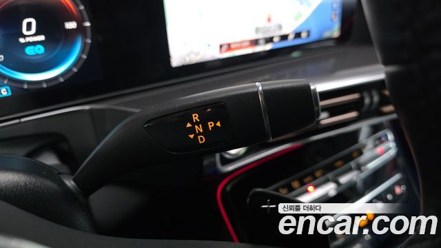 Mercedes-Benz EQC 2020 — photo 12
