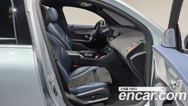 Mercedes-Benz EQC 2020 — photo 17