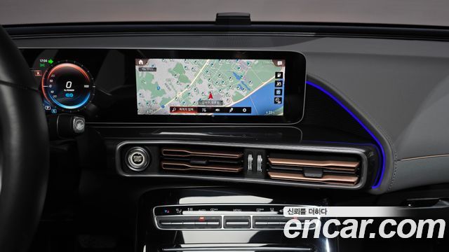 Mercedes-Benz EQC 2020 — photo 20