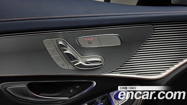 Mercedes-Benz EQC 2020 — photo 23