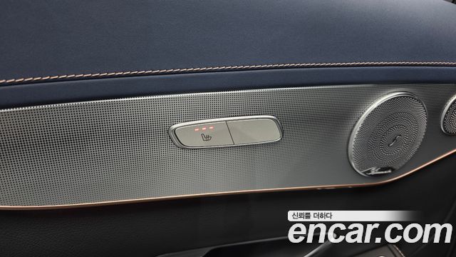 Mercedes-Benz EQC 2020 — photo 24