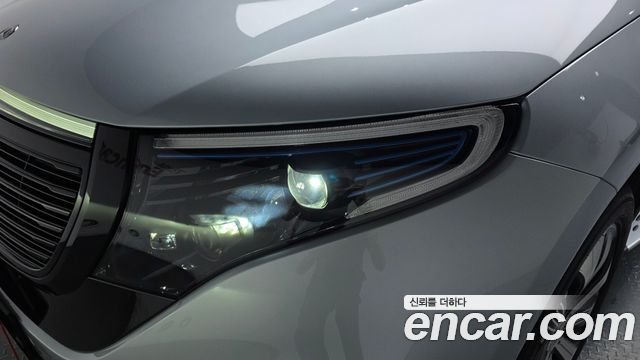 Mercedes-Benz EQC 2020 — photo 8