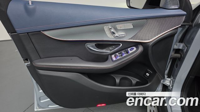 Mercedes-Benz EQC 2020 — photo 14