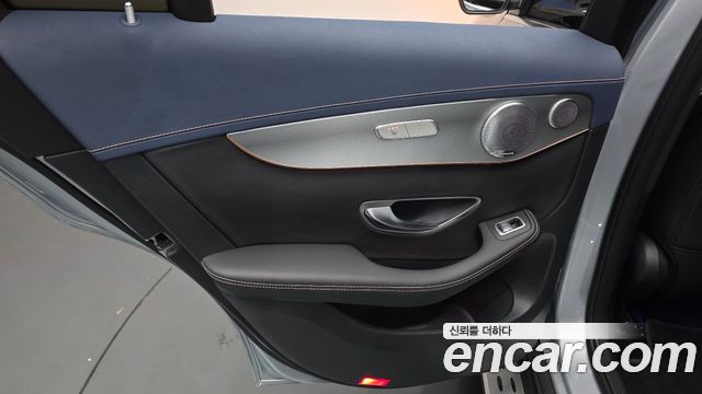 Mercedes-Benz EQC 2020 — photo 15