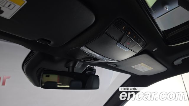 Mercedes-Benz EQC 2020 — photo 27