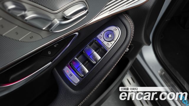 Mercedes-Benz EQC 2020 — photo 30