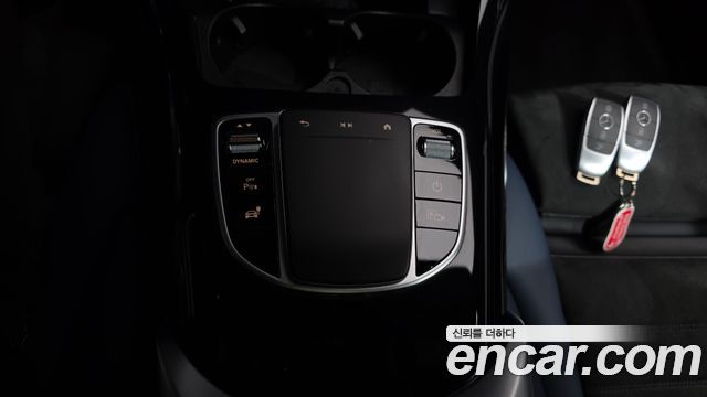 Mercedes-Benz EQC 2020 — photo 31