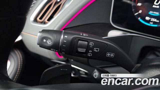 Mercedes-Benz EQC 2020 — photo 34