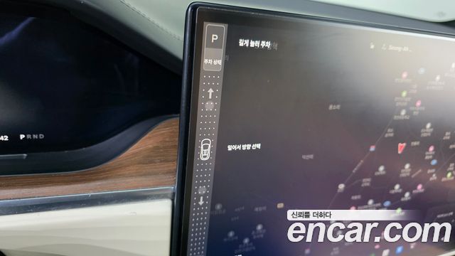 Tesla Model X 2023 — photo 12
