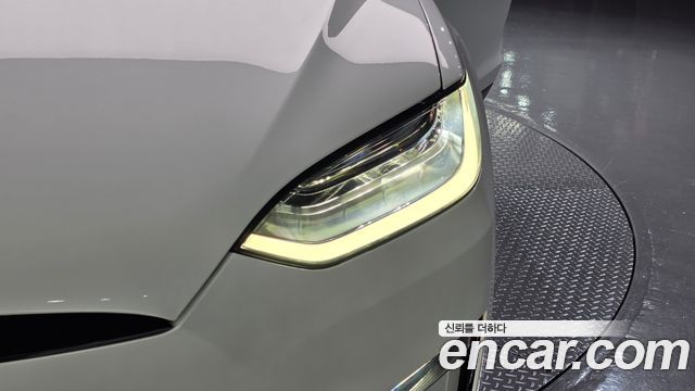 Tesla Model X 2023 — photo 8
