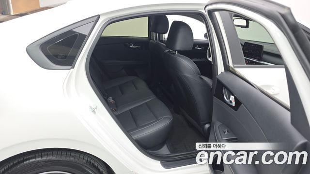 Kia K3 2024 — photo 11