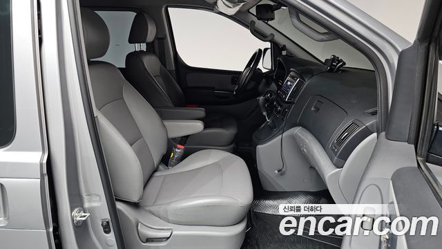 Hyundai Starex 2020 — photo 17