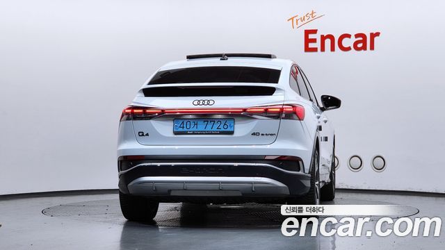 Audi Q4 e-tron 2023 — photo 4