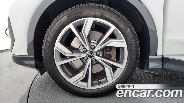Audi Q4 e-tron 2023 — photo 5