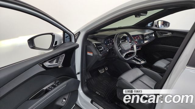 Audi Q4 e-tron 2023 — photo 13