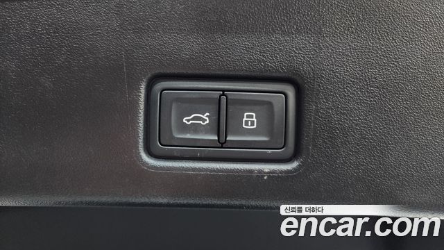 Audi Q4 e-tron 2023 — photo 25