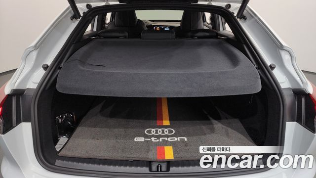 Audi Q4 e-tron 2023 — photo 26