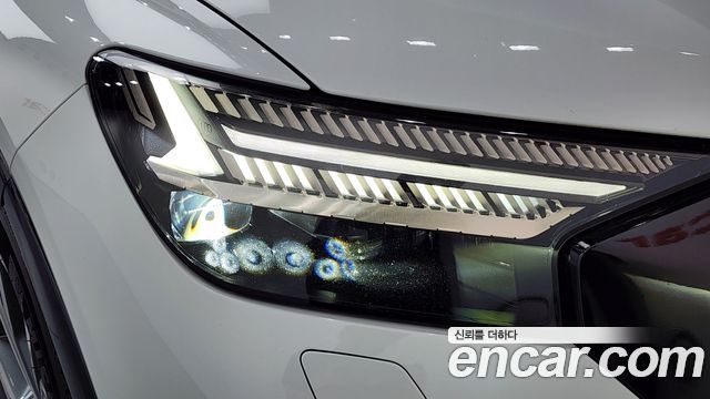 Audi Q4 e-tron 2023 — photo 8