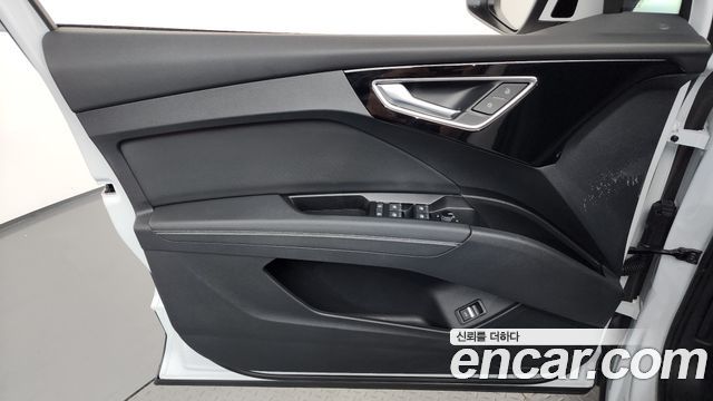 Audi Q4 e-tron 2023 — photo 14