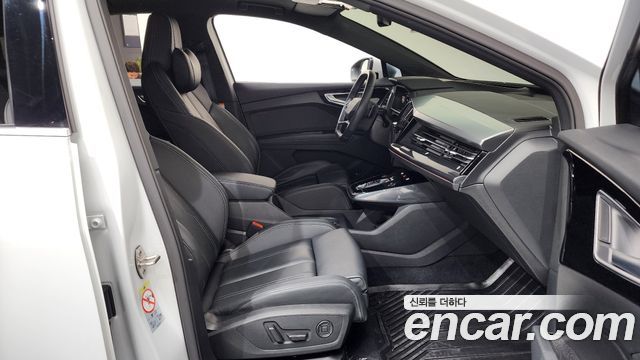 Audi Q4 e-tron 2023 — photo 16