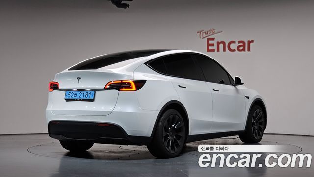 Tesla Model Y 2024 — photo 2