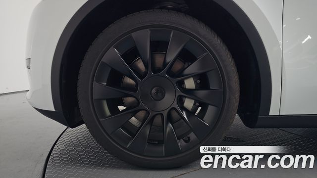 Tesla Model Y 2024 — photo 5