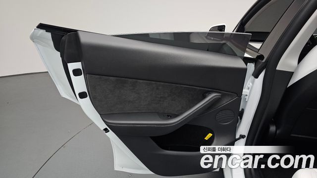 Tesla Model Y 2024 — photo 15