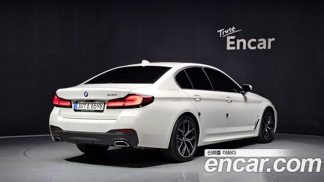 BMW 5-Series 2022 — photo 2