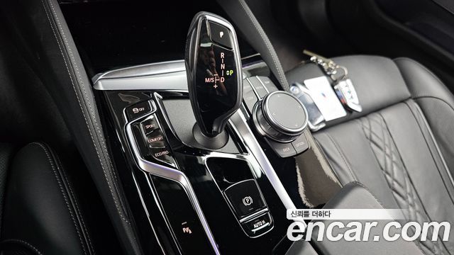 BMW 5-Series 2022 — photo 9