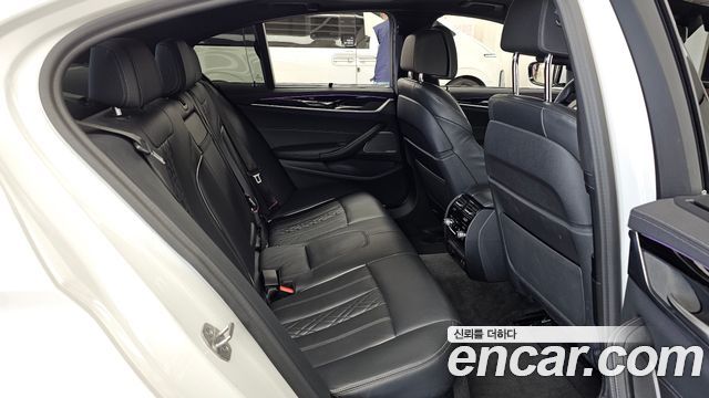 BMW 5-Series 2022 — photo 12