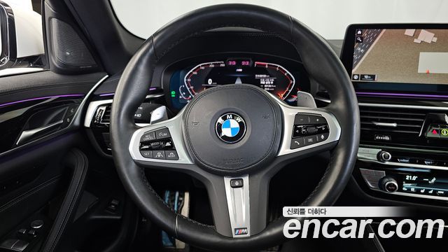 BMW 5-Series 2022 — photo 13
