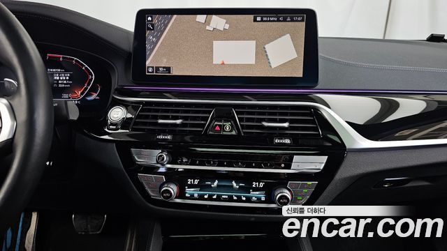 BMW 5-Series 2022 — photo 14