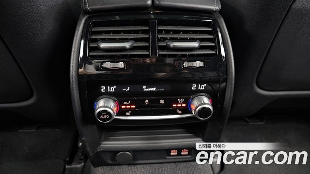 BMW 5-Series 2022 — photo 18