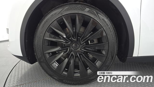 Tesla Model Y 2025 — photo 5