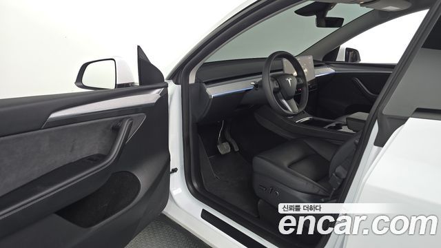 Tesla Model Y 2025 — photo 13