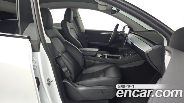 Tesla Model Y 2025 — photo 17