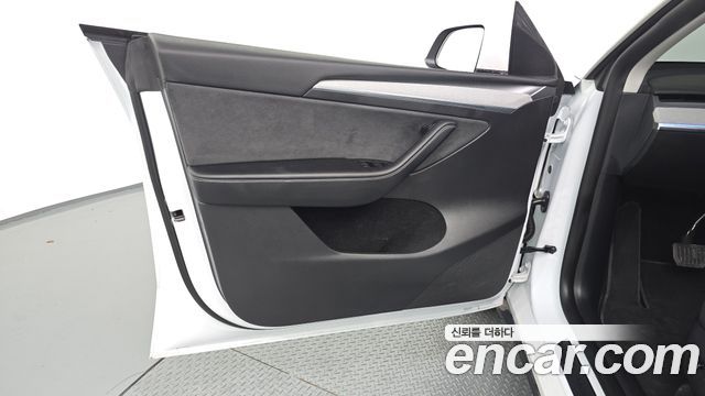 Tesla Model Y 2025 — photo 14