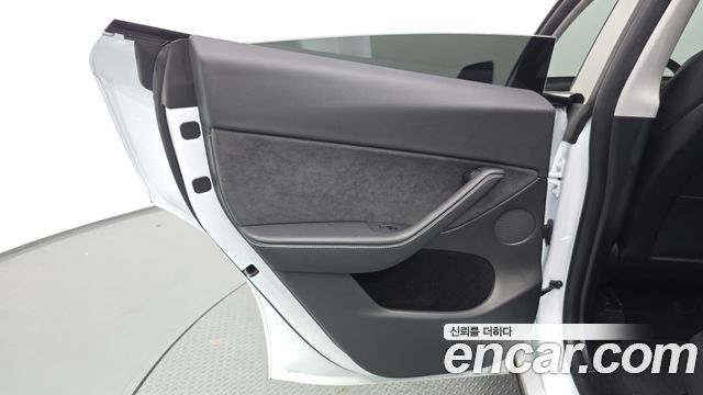 Tesla Model Y 2025 — photo 15