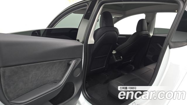 Tesla Model Y 2025 — photo 16