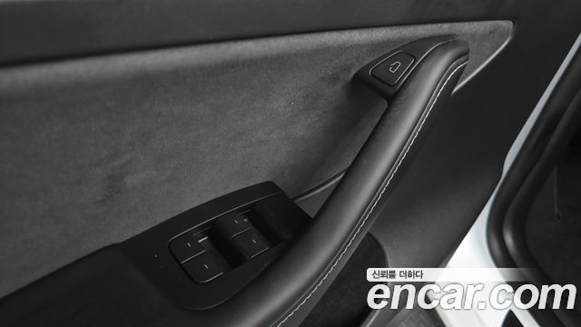 Tesla Model Y 2025 — photo 27