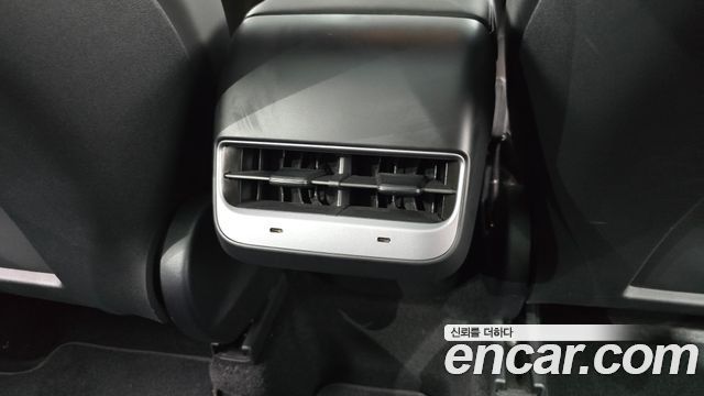 Tesla Model Y 2025 — photo 33