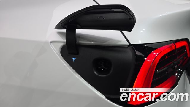 Tesla Model Y 2025 — photo 34